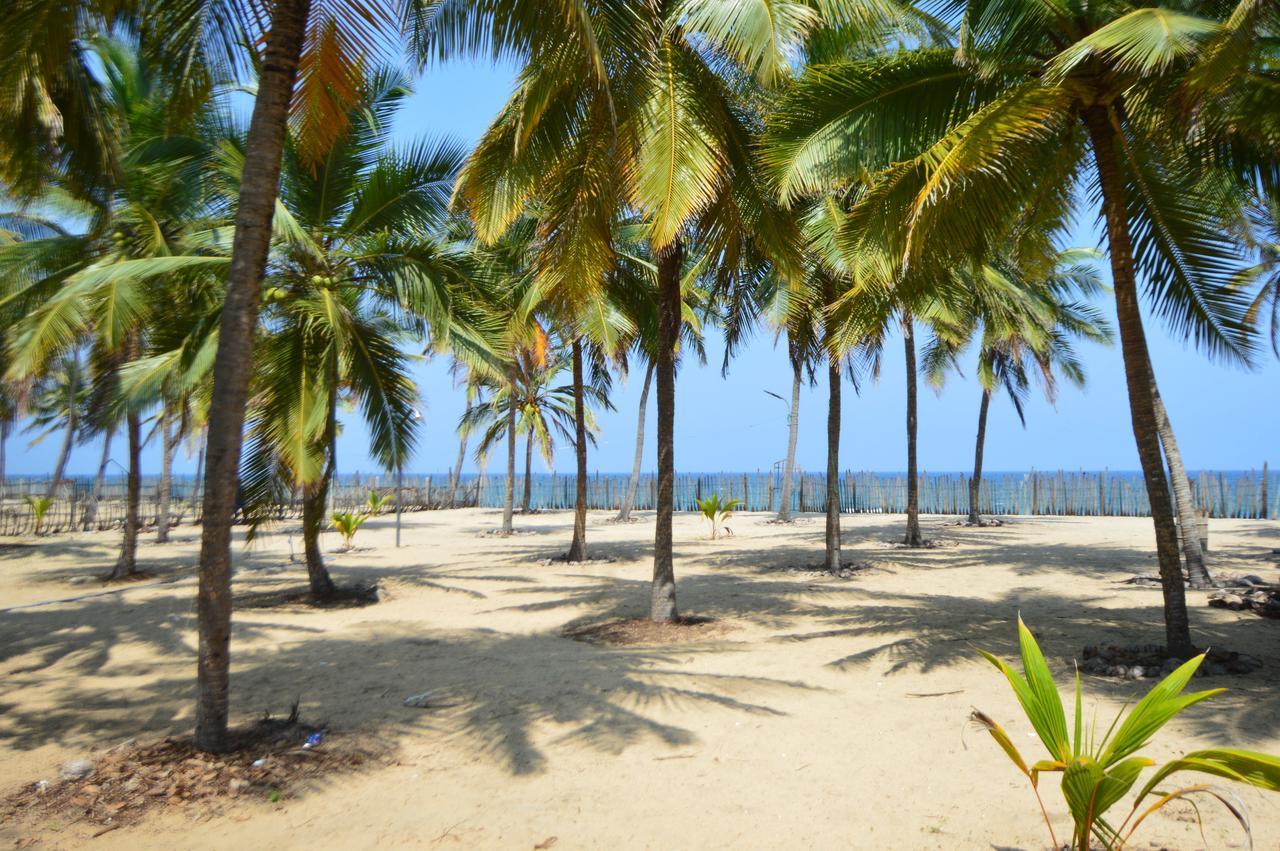 Half Moon Beach Resort Addaippallam Exterior foto