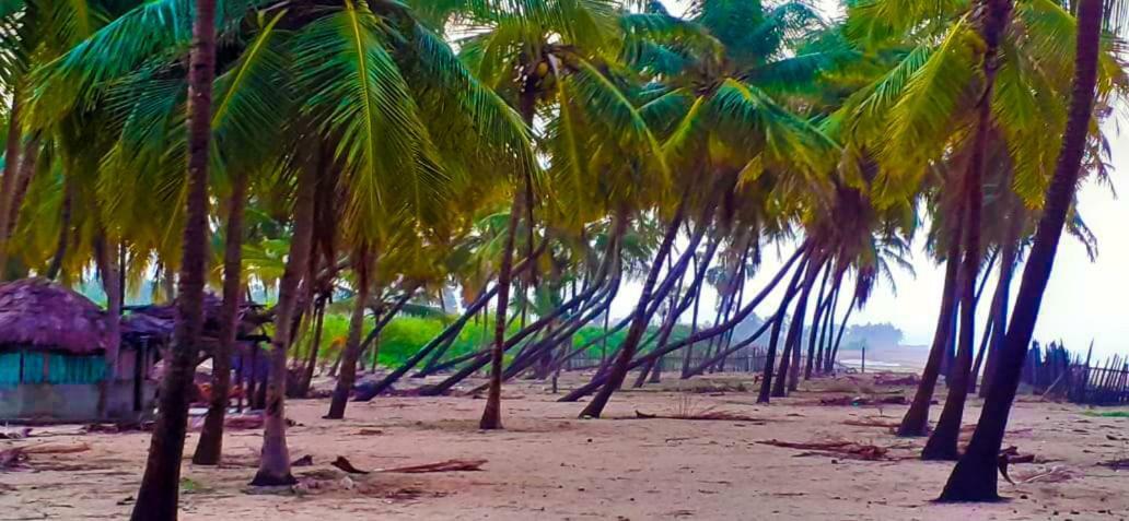 Half Moon Beach Resort Addaippallam Exterior foto